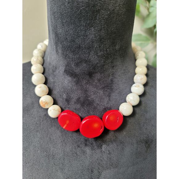 Women's White Beaded Necklace With Red Accents And Spring Ring Lock Jewelry - Picture 1 of 6